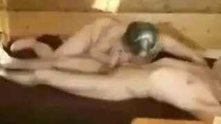 الكلبة الناضجة تتوسل لقذف الشاب الوسيم في فرجها المتقطر