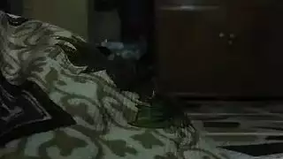 يشد لباسها