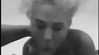 حشو مزدوج للفطيرة والقذف في الفم القذر