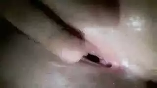 مراهقة إبوني تُؤكل فرجها وتُلمس من رجل أبيض