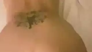 حفلة جنس بين الجيران: ثنائي هاوٍ وفحل متزوج في فعل صريح