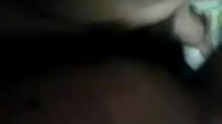تنورة ترتفع لتكشف فرجها الحليق
