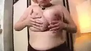 كيكي لين في عرض جنسي متعدد الثقوب