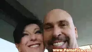 مص زب ووضعية كلب في المنتزه مع سمراء