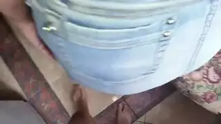 مراهقة عاهرة تأخذ عدة قذفات على وجهها