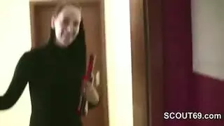 شرج شقراء صغيرة مع قضيب أسود ضخم إكس إكس إكس كامل