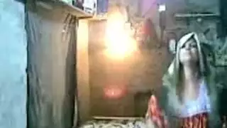 مؤخرة فارغة تمتلئ بقضيب أسود كبير في إباحية ربات البيوت