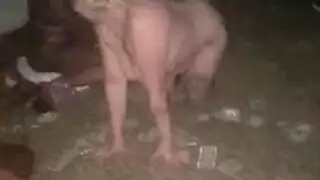 بالإصبع فستان حمام