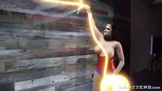 الفاتنة الشقراء أليكسيس فوكس تحب المضاجعة الشرجية بقضيب كبير