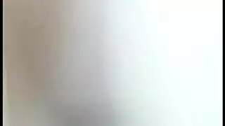 فتاة قانونية شابة يتم تمزيق مهبلها الضيق في نكاح جامح