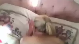 تم ضخ ديلدوهات ضخمة بعمق داخلها