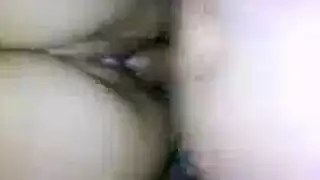اربع من الزباب يدخلن في كس البنت مرة واحدة