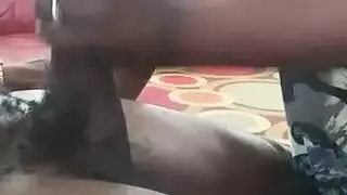 الفتاة الشقراء تأخذ اختراقاً مزدوجاً في جنس جماعي غير خاضع للرقابة مع صديقاتها