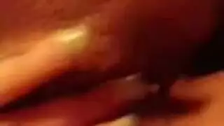 تان بلوند تركب قضيب ضخم حتى تبلغ النشوة بقوة