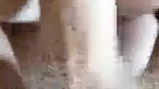 شقراء هاوية عديمة المال تختنق بقضيب أسود كبير