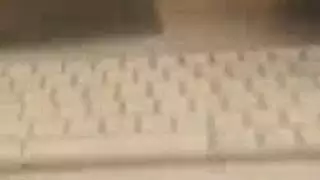 مقنع يسقط شقراواتين