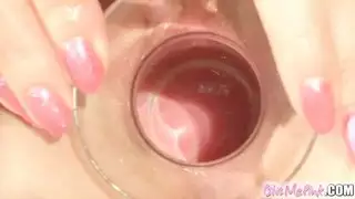 تتكلم على الهاتف مع زوجها وهي تنتاك عربي