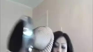 أمي الساخنة ربط الحذاء نطفة