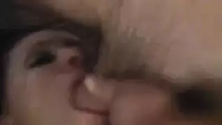 ثلاثية لاتينية ساخنة تنتهي بمص مزدول ولحس مهبل
