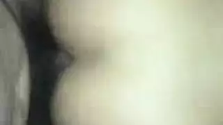 هي تريد اصبعي في طيزها