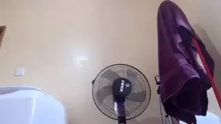 كاميرا التجسس يشاهد امه