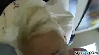 الصيف يمص نائب الرئيس حتى النشوة في جنس فموي إباحي عنيف