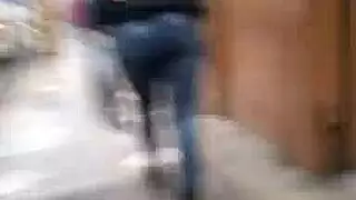 امرأة لاتينية ناضجة ورجل أسود وسيم في جلسة جماع حميمية