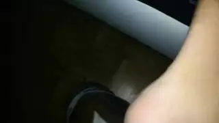 تبول على اخت