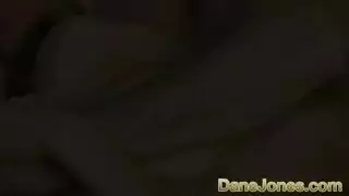 امرأة سمراء يمنحك كس صغير ليمارس الجنس معها في كثير من الأحيان