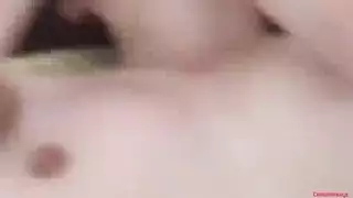 طفله تدرس مع نيك