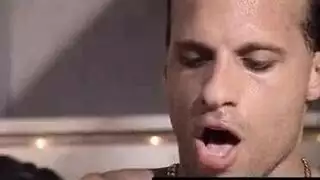 قبلني ثم مارس الجنس مع مؤخرتي بقضيبك السميك