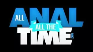 جميلة سمراء تمص وتركب القضيب