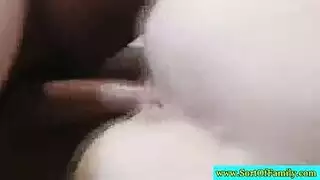 قدف في مهبلها وتبول