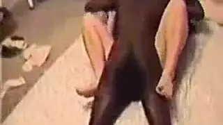 الزوجة تتناك أمام زوجها الديوث جماعي