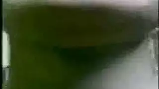 جلسة كاميرا ويب صريحة: شعر الزوجة الشهوانية يُختطف بينما تئن