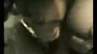 هو يحلق دقنه وتفوت عليه تبلش تدعك زبو