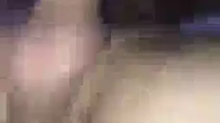 الشرطي يقذف في كسرها الضيق
