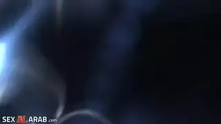 جنس استحمام ناضج: إيقاظ قضيبه
