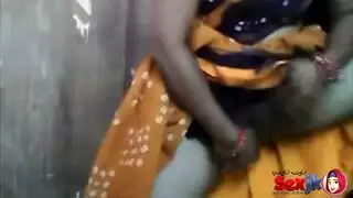 أميرة عربية تصل للنشوة بقضيب اصطناعي عملاق في غرفتها