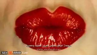 فتحة شرج الفتاة الصغيرة تمط في سكس شرجي عنيف