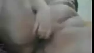مغطاة ومتلهفة: لعبة كس صعبة