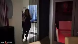 جنس شرجي جماعي في الحديقة: دخول مزدوسط في وضح النهار
