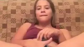عرض ناشوا على الكاميرا: البنطال داخل فرجها المبلل، مشاهد صريحة
