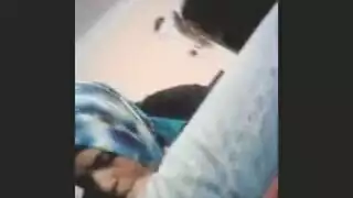 فتاة محجبة مثيرة تعبد الزب ثم تُضرب بعمق