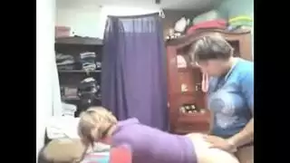أخت تنيك أختها بقوة فجأة دخل عليم أخوهما