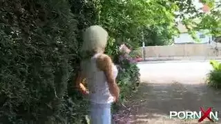 طويل في الهواء الطلق كبير الثدي اليابانية