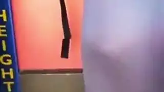 ناضجة ممتلئة مرتدية جوارب مثيرة تعرض منزلها على تينا كاي لجلسة جنس عنيفة