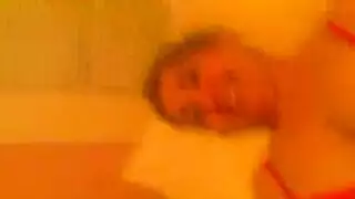 انت بتعمل ايه انا بعمل اللي بدي اعم له دي بتحطه بكيسي بدي احطه بفقي