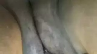قنبلة شقراء تركب القضيب مثل المحترفين