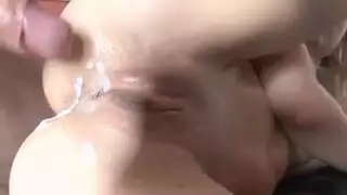 سكس صغيرة تصرخ من كبر القضيب